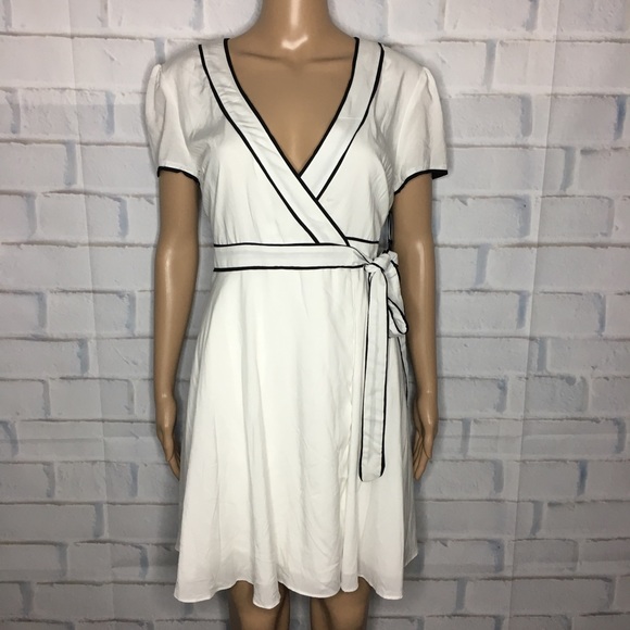Lulus Dresses & Skirts - ❗️$15 SALE❗️Lulus Short Sleeve Wrap Tie Dress White w/ Black Trim Size Medium